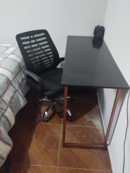 Imagem 5 da galeria do anúncio: quanrto aconchegante e mobiliado