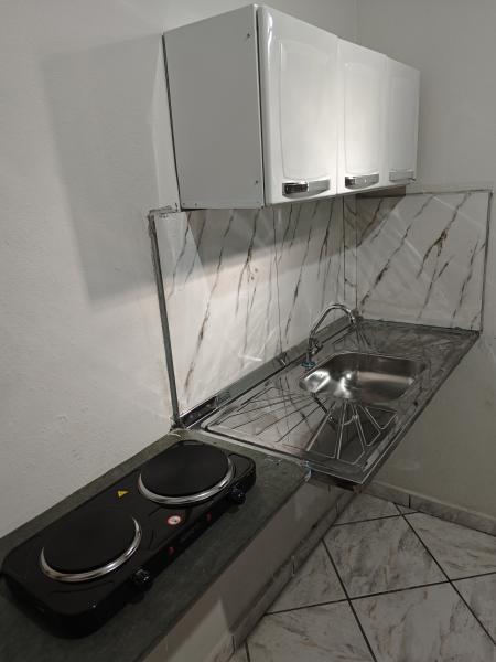 Imagem 10 da galeria do anúncio: kitnets e quarto individuais para rapazes