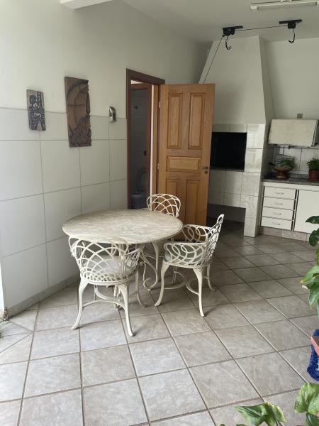 Imagem 4 da galeria do anúncio: Quarto mobiliado em casa de família.