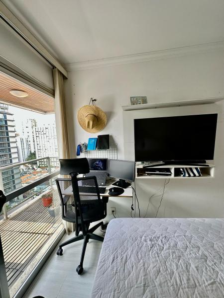 Imagem 2 da galeria do anúncio: QUARTO INCRÍVEL COM VARANDA NO JARDINS (TUDO INCLUSO)