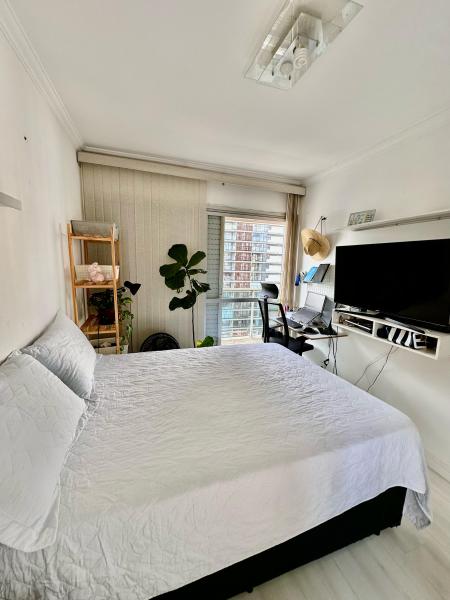 Imagem 1 da galeria do anúncio: QUARTO INCRÍVEL COM VARANDA NO JARDINS (TUDO INCLUSO)