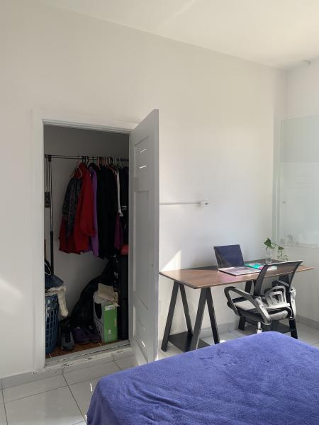 Imagem 4 da galeria do anúncio: Quarto grande, ensolarado e silencioso ao lado da FIAP