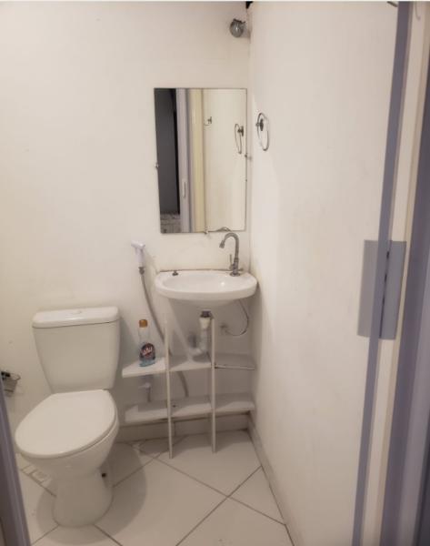 Imagem 4 da galeria do anúncio: Aluguel de quarto para menina estudante