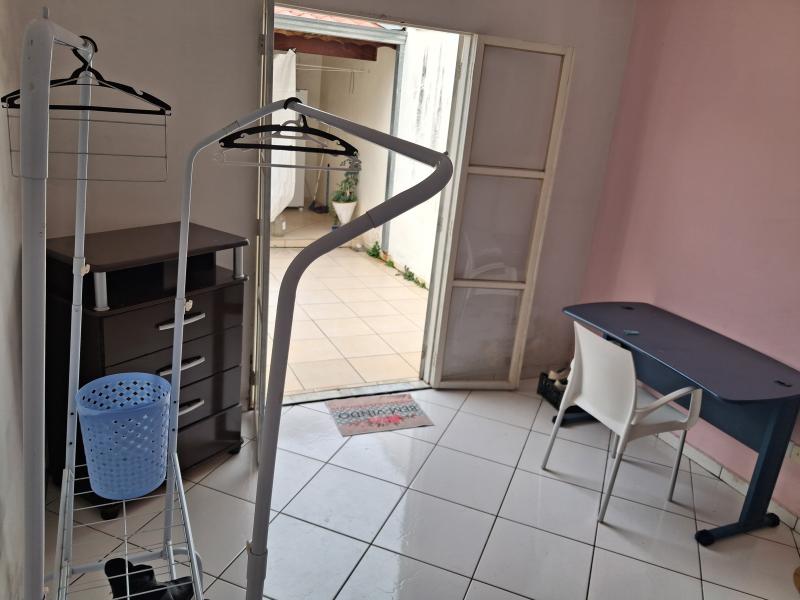 Imagem 1 da galeria do anúncio: Quarto individual mobiliado