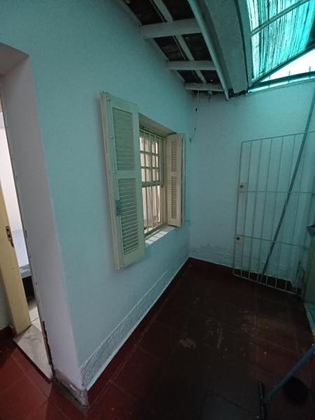 Imagem 2 da galeria do anúncio: Quarto individual c/ ventilador, frigobar e mobiliado.