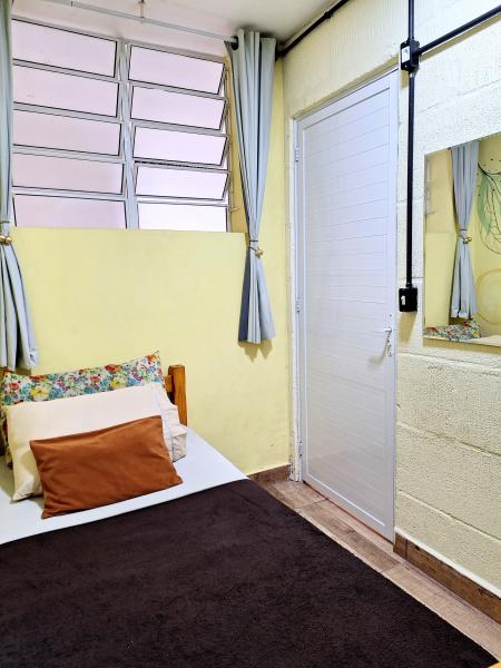 Imagem 7 da galeria do anúncio: Lindo Quarto INDIVIDUAL  no Casarão em Santos