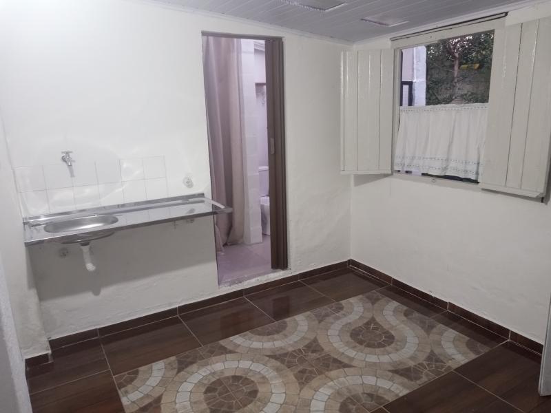 Imagem 2 da galeria do anúncio: Casinha com jardim