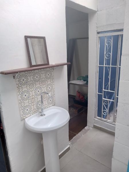 Imagem 6 da galeria do anúncio: Casinha com jardim