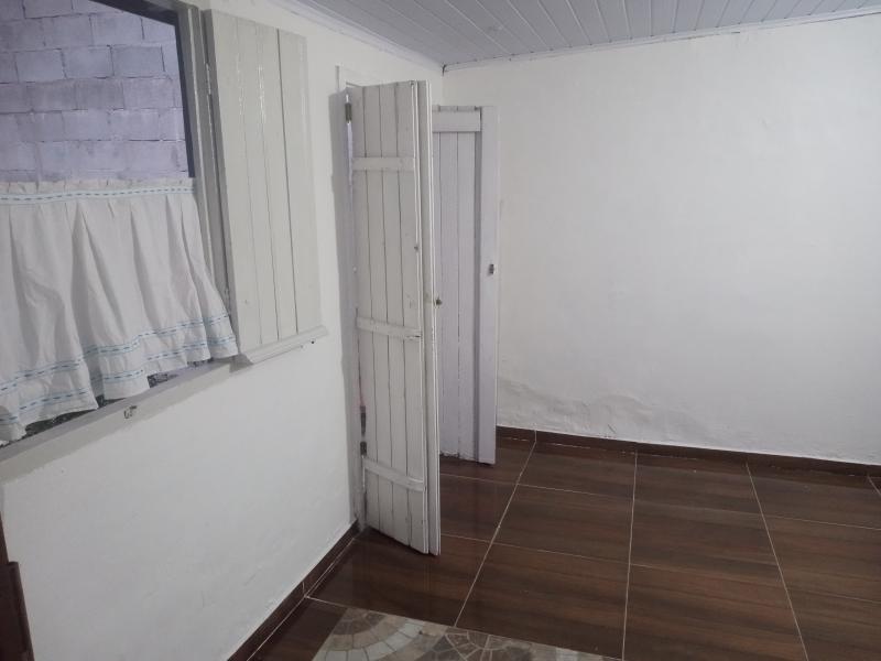 Imagem 3 da galeria do anúncio: Casinha com jardim