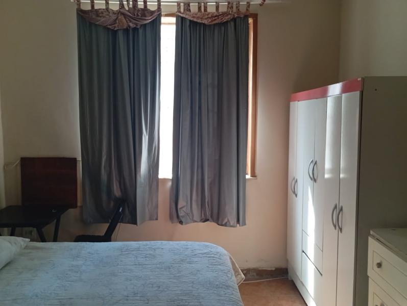 Imagem 3 da galeria do anúncio: Quarto Individual Mobiliado c Banheiro (suíte)