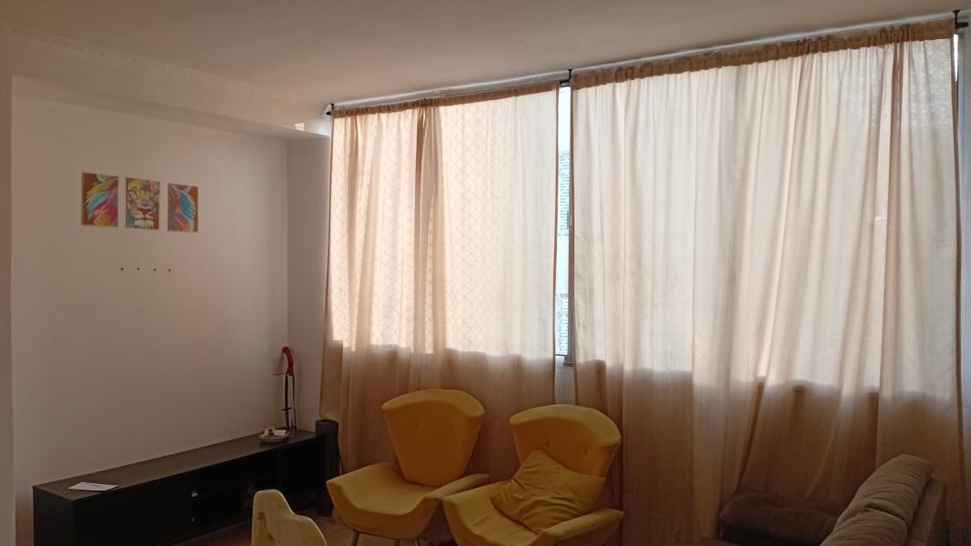 Imagem 1 da galeria do anúncio: Alugo um quarto no meu Apt