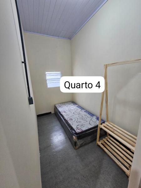 Imagem 4 da galeria do anúncio: Quarto mobiliado Centro Rebouças Agua verde solteiro casal