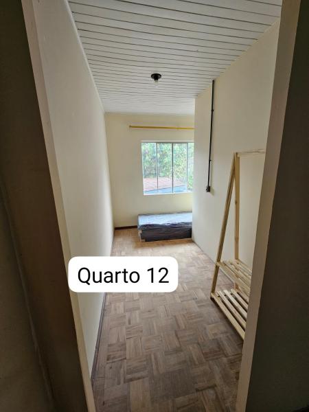 Imagem 3 da galeria do anúncio: Quarto mobiliado Centro Rebouças Agua verde solteiro casal