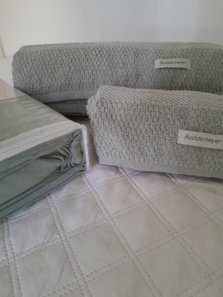 Imagem 9 da galeria do anúncio: Suite no lugar mas seguro, charmoso e calmo do Rio: Lagoa!