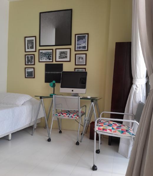 Imagem 2 da galeria do anúncio: Suite no lugar mas seguro, charmoso e calmo do Rio: Lagoa!