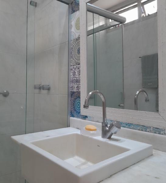 Imagem 3 da galeria do anúncio: Suite no lugar mas seguro, charmoso e calmo do Rio: Lagoa!