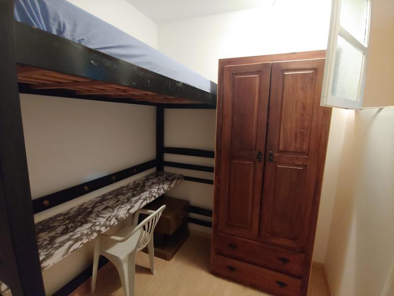 Imagem 2 da galeria do anúncio: Quartos para Solteiros