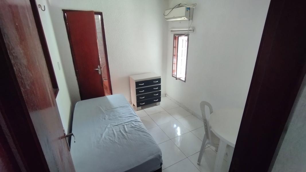 Imagem 1 da galeria do anúncio: Alugo um quarto suíte amplo e arejado no bairro Benfica.