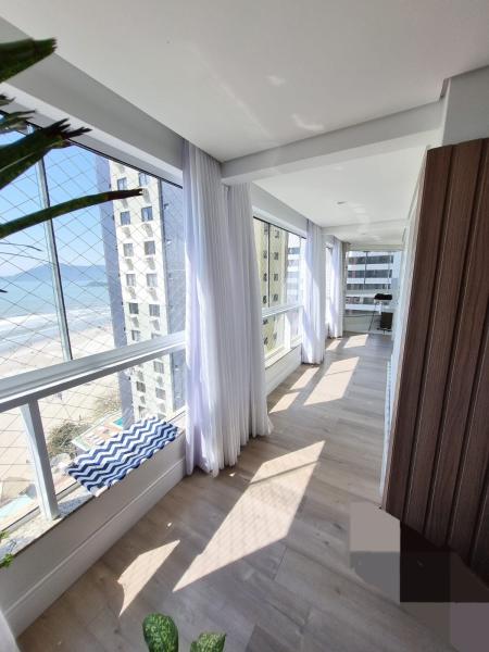 Imagem 7 da galeria do anúncio: Quarto em apartamento na quadra do mar na praia central
