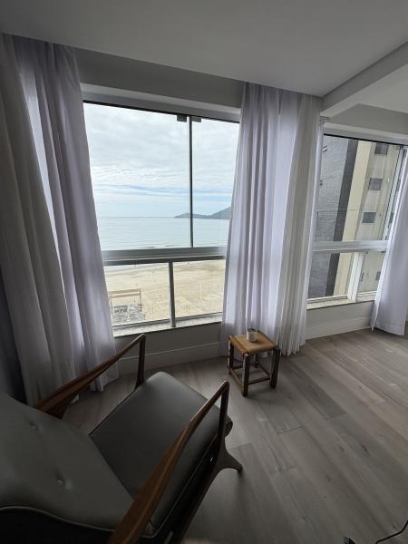 Imagem 8 da galeria do anúncio: Quarto em apartamento na quadra do mar na praia central