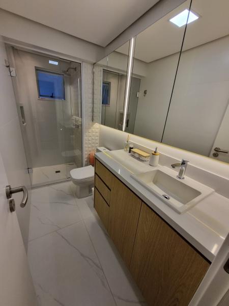 Imagem 9 da galeria do anúncio: Quarto em apartamento na quadra do mar na praia central