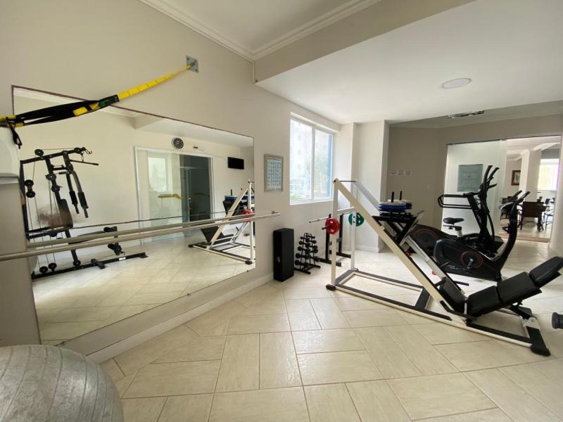 Imagem 17 da galeria do anúncio: Quarto em apartamento na quadra do mar na praia central