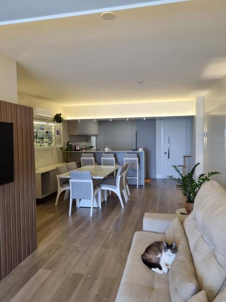 Imagem 3 da galeria do anúncio: Quarto em apartamento na quadra do mar na praia central