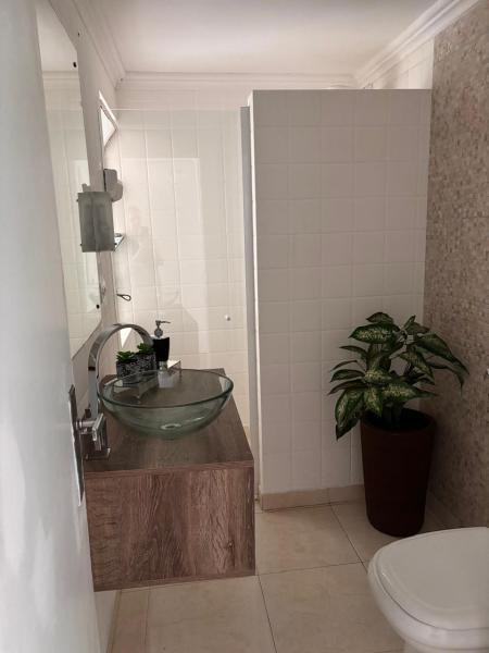 Imagem 13 da galeria do anúncio: Alugo quartos mobiliados no centro