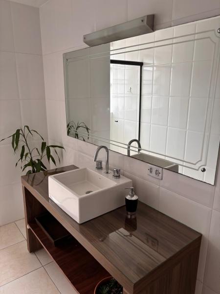 Imagem 9 da galeria do anúncio: Alugo quartos mobiliados no centro