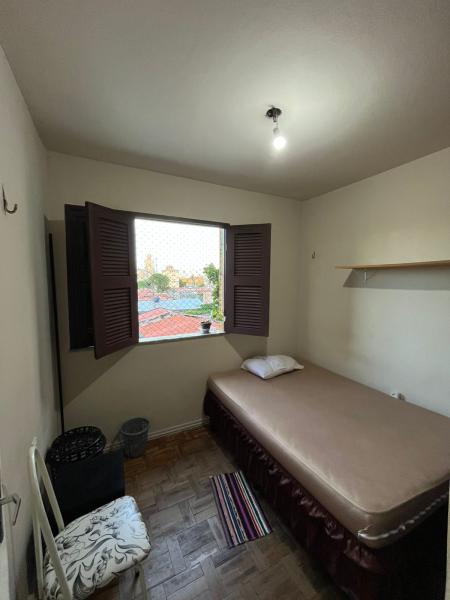 Imagem 3 da galeria do anúncio: Alugo quarto mobiliado com cama e guarda roupa, para meninas