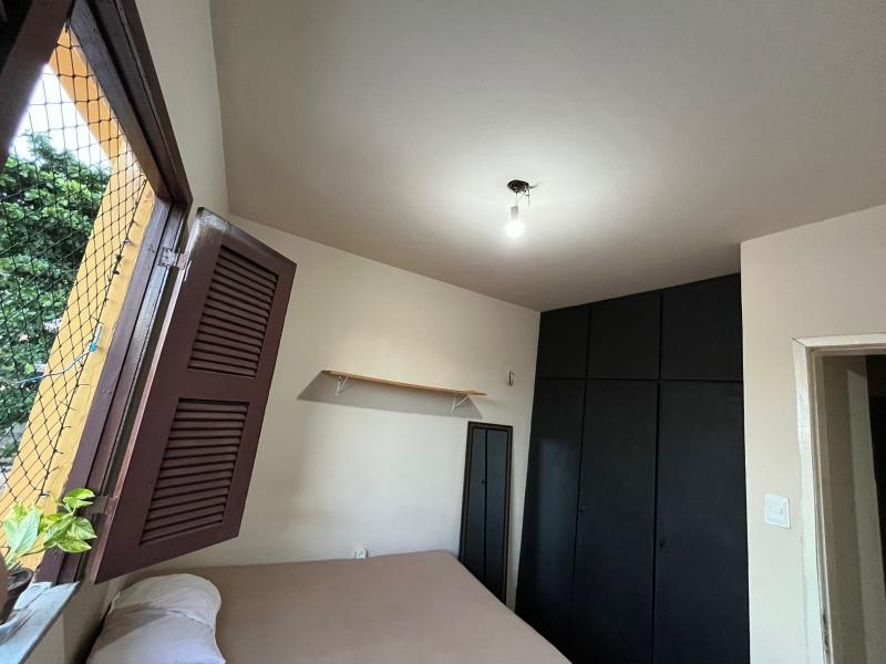 Imagem 2 da galeria do anúncio: Alugo quarto mobiliado com cama e guarda roupa, para meninas