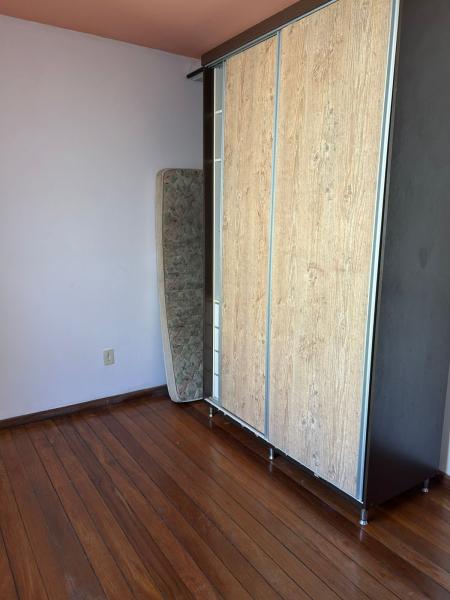 Imagem 6 da galeria do anúncio: Quarto em imóvel no Caiçaras