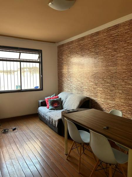 Imagem 2 da galeria do anúncio: Quarto em imóvel no Caiçaras