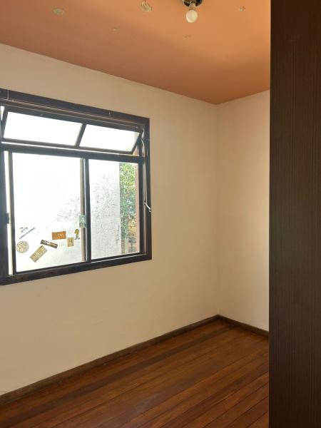 Imagem 5 da galeria do anúncio: Quarto em imóvel no Caiçaras