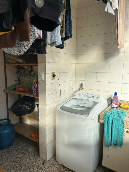 Imagem 7 da galeria do anúncio: Quarto em imóvel no Caiçaras