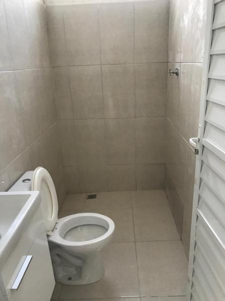 Imagem 3 da galeria do anúncio: kITNETE PARA SOLTEIRO OU CASAL , ENTRA MOTO .