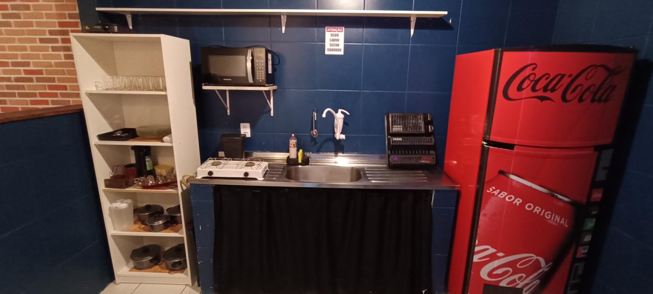 Imagem 2 da galeria do anúncio: Alugo quarto em hostel.