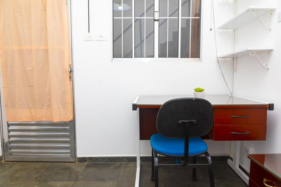 Imagem 2 da galeria do anúncio: Quarto individual masculino (n° 7) / metrô Santa Cruz