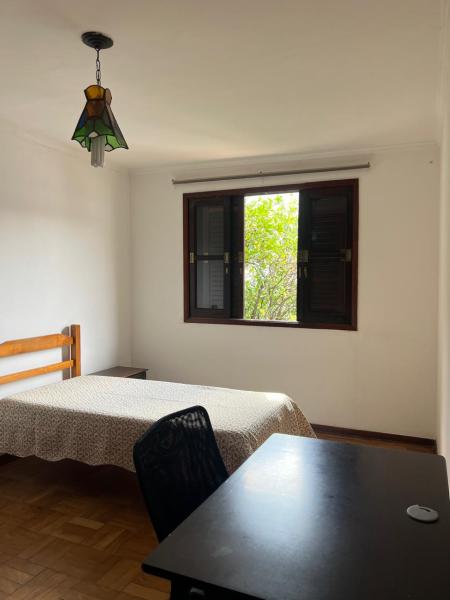 Imagem 1 da galeria do anúncio: Alugo quarto indiv. (rapaz/senhor) linha azul do metrô