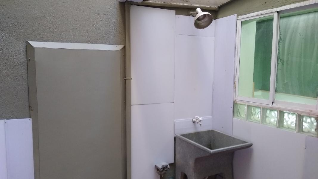 Imagem 2 da galeria do anúncio: Apto com jeito de casa, mezanino e quintal reformado