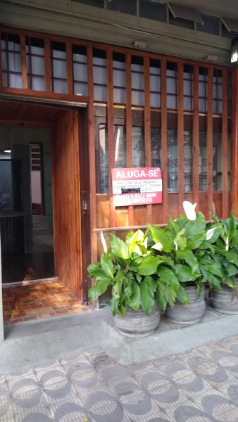 Imagem 1 da galeria do anúncio: Apto com jeito de casa, mezanino e quintal reformado