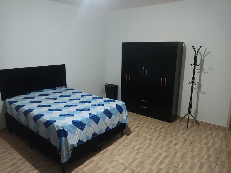 Imagem 1 da galeria do anúncio: Aluga-se quarto individual