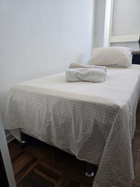 Imagem 1 da galeria do anúncio: Quarto individual disponivel no centro