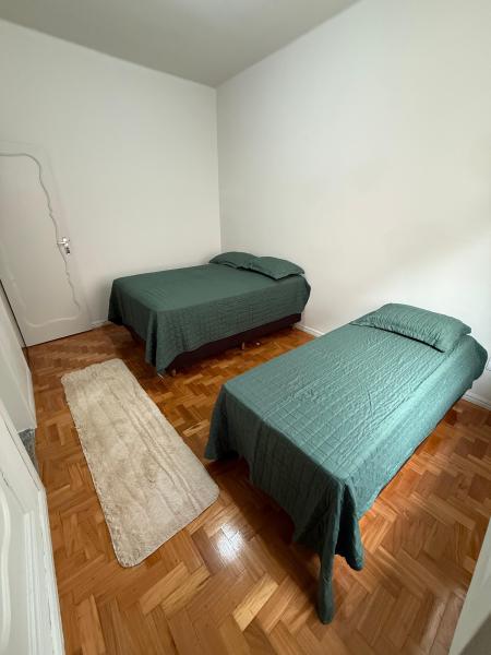 Imagem 1 da galeria do anúncio: SUITE GRANDE EM CASA