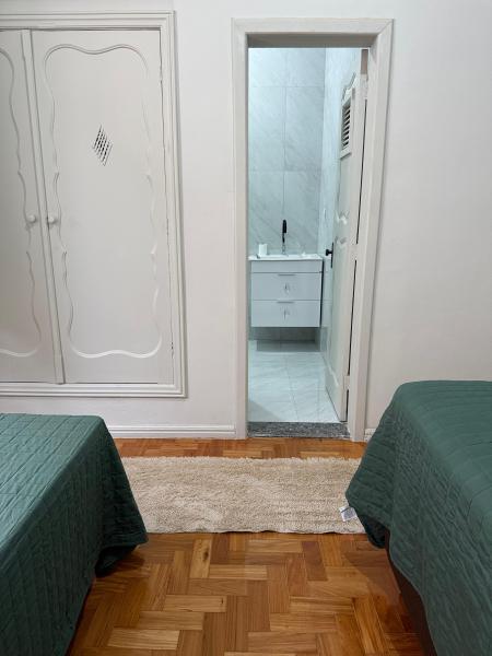 Imagem 2 da galeria do anúncio: SUITE GRANDE EM CASA