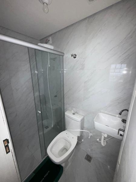 Imagem 13 da galeria do anúncio: SUITE GRANDE EM CASA