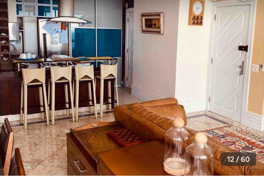 Imagem 6 da galeria do anúncio: Quarto grande com banheiro privativo frente mar .