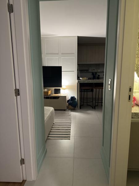 Imagem 9 da galeria do anúncio: Quarto em apartamento decorado e mobiliado