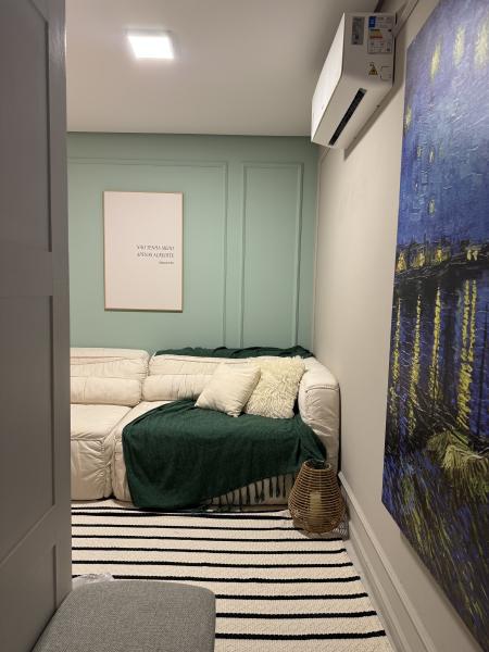 Imagem 1 da galeria do anúncio: Quarto em apartamento decorado e mobiliado