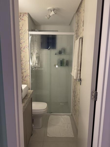 Imagem 11 da galeria do anúncio: Quarto em apartamento decorado e mobiliado